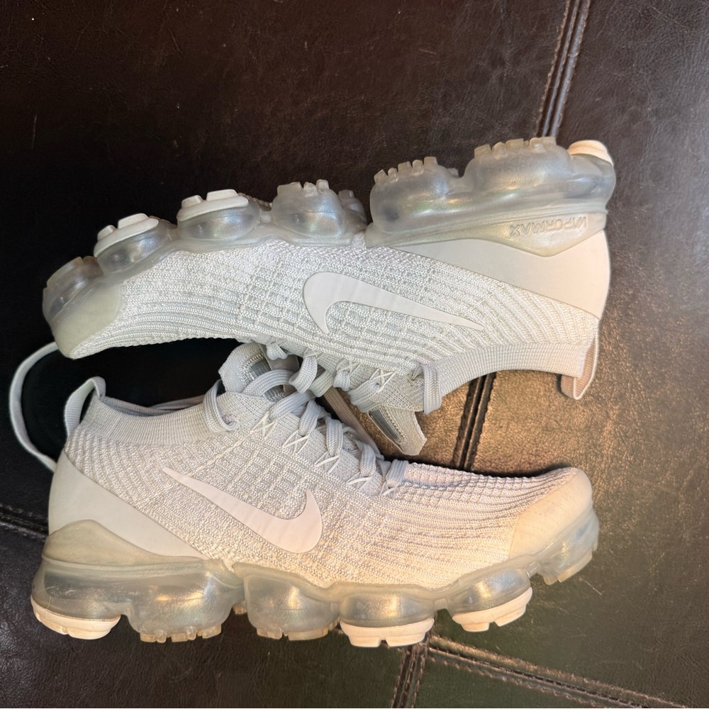 Women’s Size 8 - Nike Air VaporMax FlyKnit Phantom White/Metallic - Picture 2 of 9